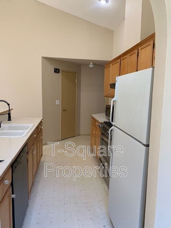 Building Photo - 303 83rd Dr SE