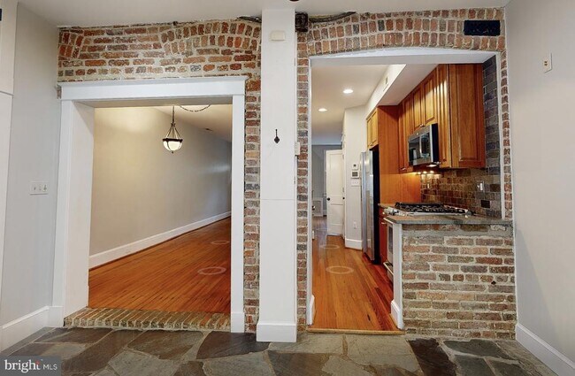 Foto del edificio - 2031 37th St NW