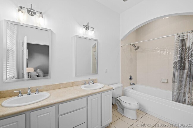 Building Photo - 515 SW 18th Ave