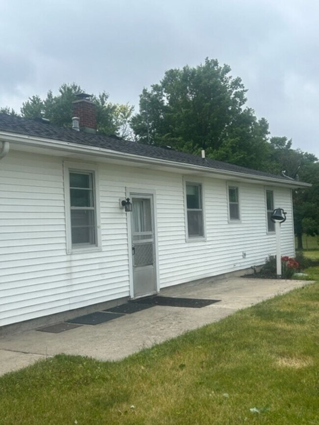 Building Photo - 5355 E 700 S