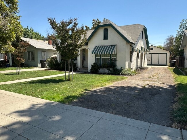 Foto del edificio - Charming home near down town Visalia Rent ...
