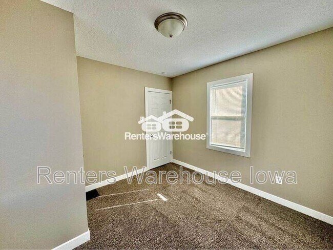 Foto del edificio - 1138 E 8th St