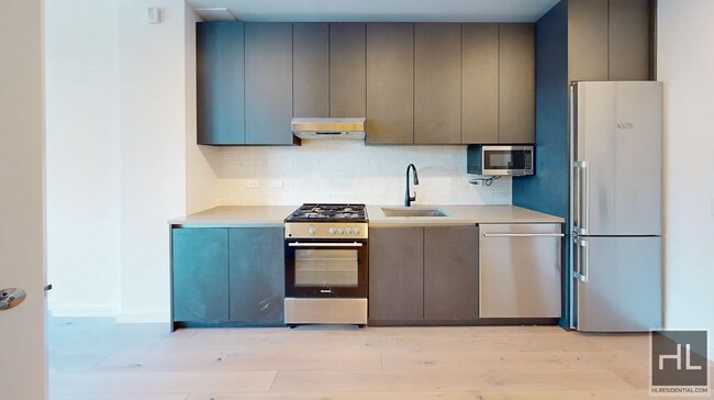 Foto del edificio - Northern Blvd | Flushing Studio w/Private Balcony, W/D & NO Broker's Fees!