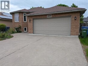Building Photo - 10928 Brentwood Cres