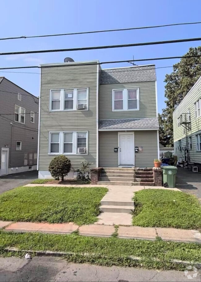 Building Photo - 422 Bacheller Ave