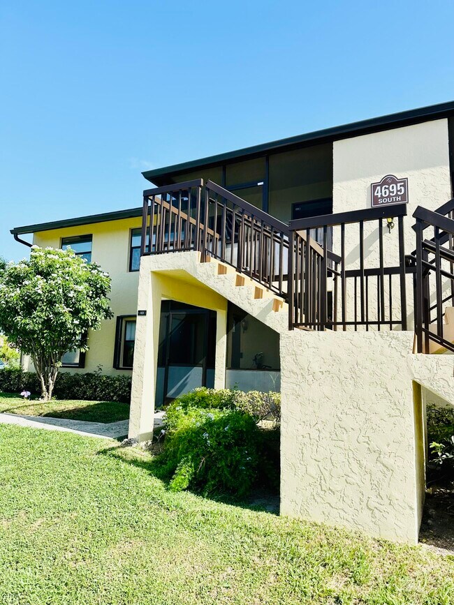 Foto del edificio - 4695 Lucerne Lakes Blvd E