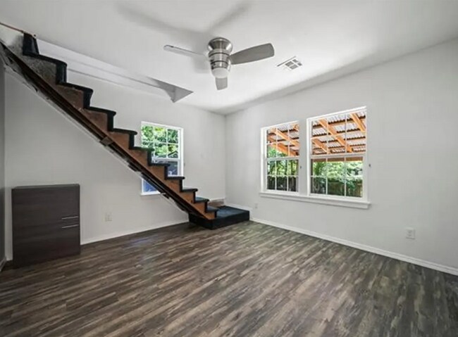 Building Photo - 2 Bed | 1 Bath in Midtown Tulsa!