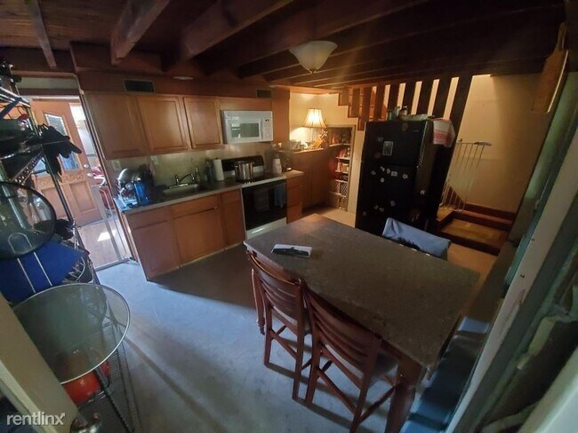 Building Photo - 2 br, 1 bath House - 1252 Main St B Unit B