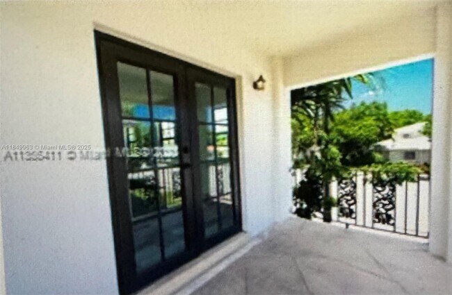 Foto del edificio - 3220 S Le Jeune Rd