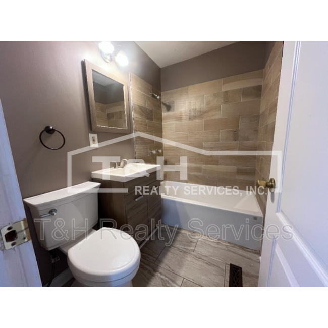 Foto del edificio - 4922 Farrington Ave