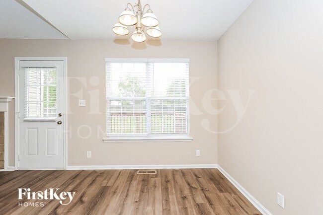 Foto del edificio - 3831 Man O War Blvd