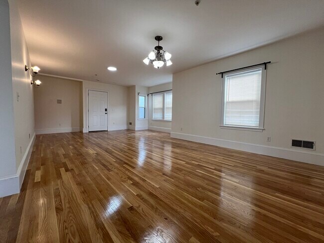 Foto del edificio - 128 Buttonwood St