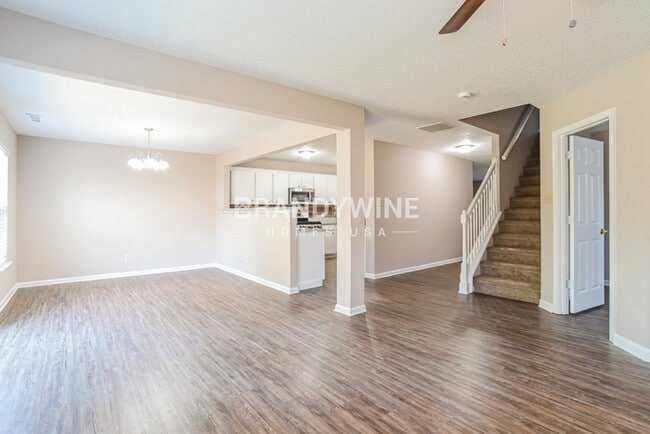 Building Photo - NEW LOWER RENTAL RATE LEASING SPECIAL: Rec...