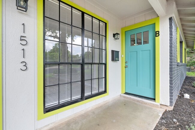 Foto del edificio - 1513 Braes Ridge Dr