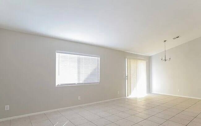 Foto del edificio - 4622 Wood View St