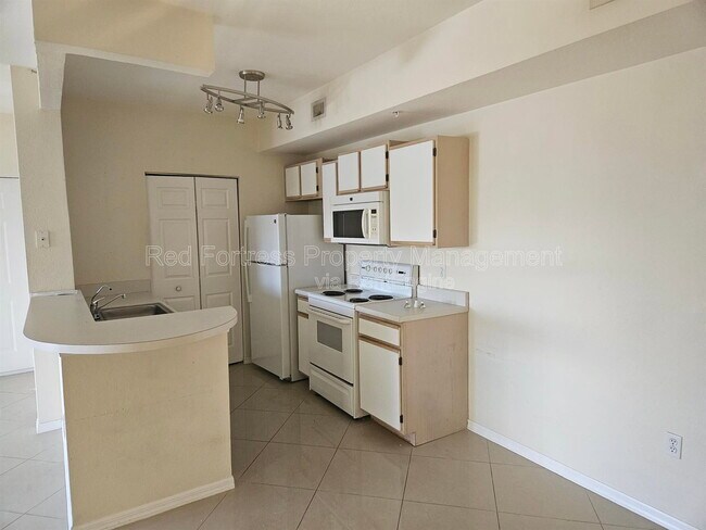 Building Photo - 6360 Aragon Way