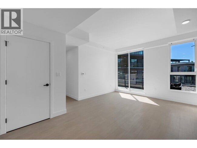 Building Photo - 343-3343 St Davids Ave