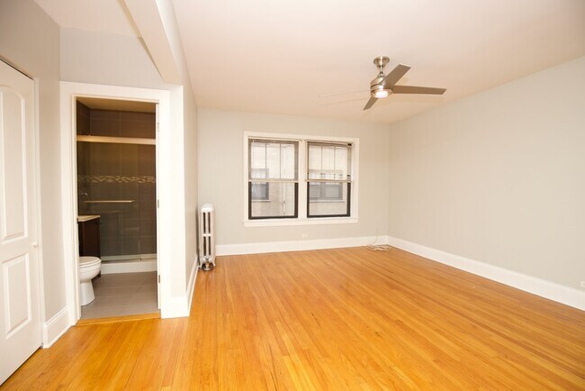 Building Photo - 4742 S Woodlawn Ave