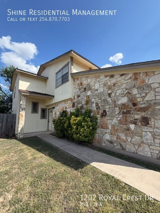 Building Photo - 1202 Royal Crest Dr