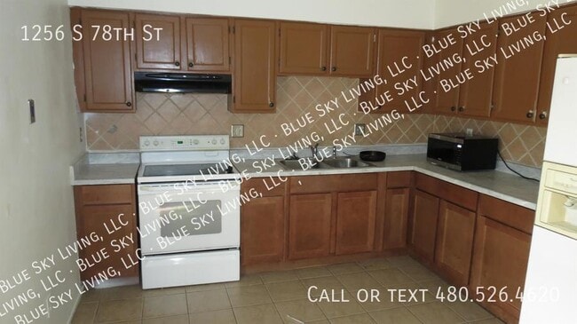 Building Photo - 1256 S 78th St
