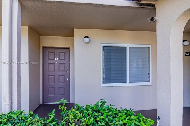 Foto del edificio - 13100 SW 11th Ct