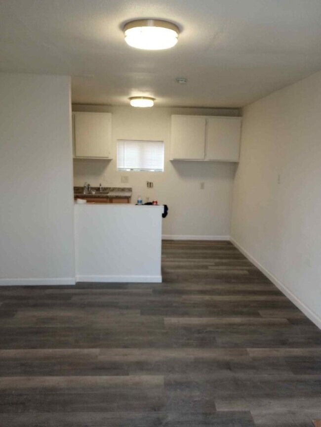 Foto del edificio - 821 LOMBARDO AVE