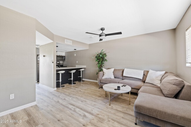 Foto del edificio - 7436 E Chaparral Rd