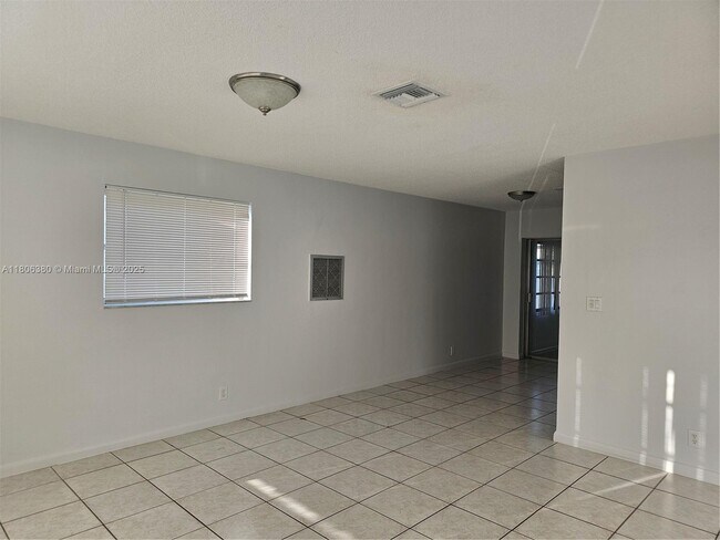 Foto del edificio - 4564 NW 16th Terrace