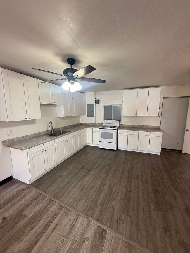 Building Photo - 3615 Ocean View Blvd