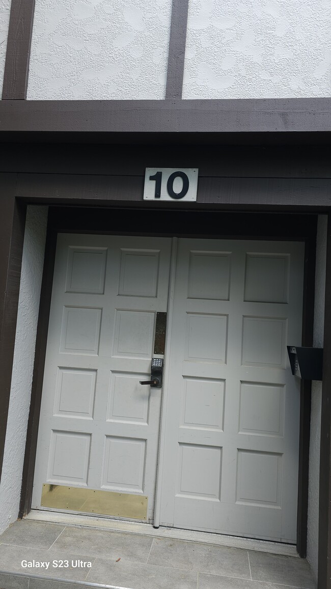 Building Photo - 10B Heritage Dr