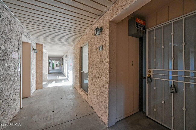 Building Photo - 11044 N 28th Dr