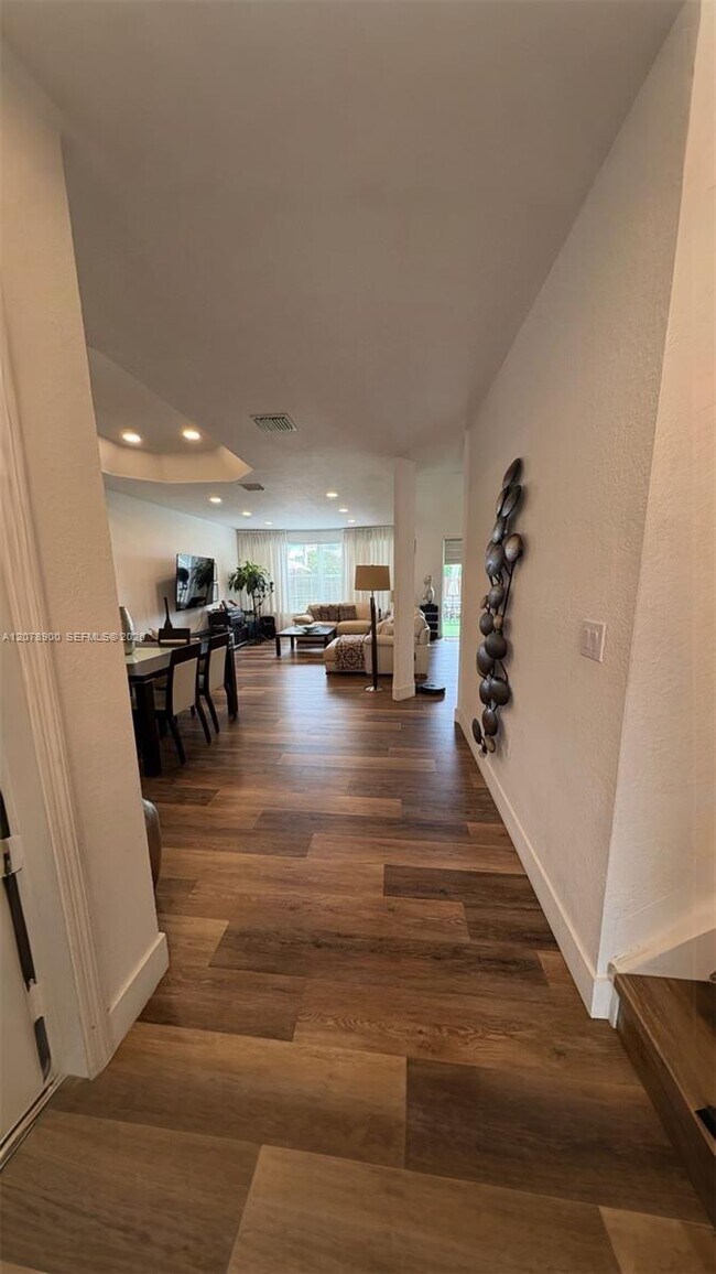 Foto del edificio - 6691 NW 107 Ct