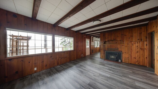 Building Photo - 2 Bed 2 Bath - View - Large Deck - Pet Fri...