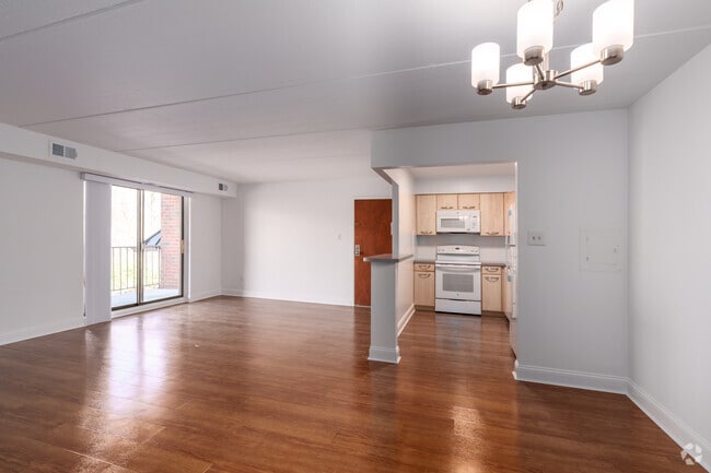 2BR, 1BA - 1080SF - Living/Dining Room - Bridgewater Apartments