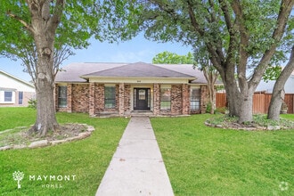 Building Photo - 510 Redwood Dr