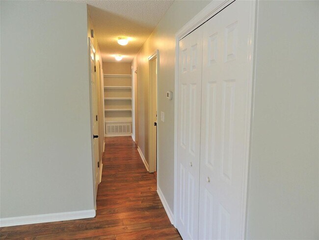 Foto del edificio - 19 Ashwood Dr