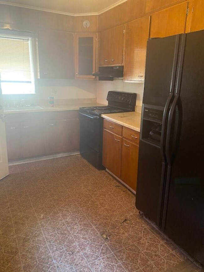 Building Photo - 3 br, 1 bath House - 402 S 10TH ST