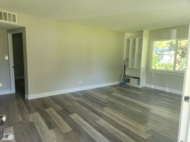 Building Photo - 38 Sunset Dr