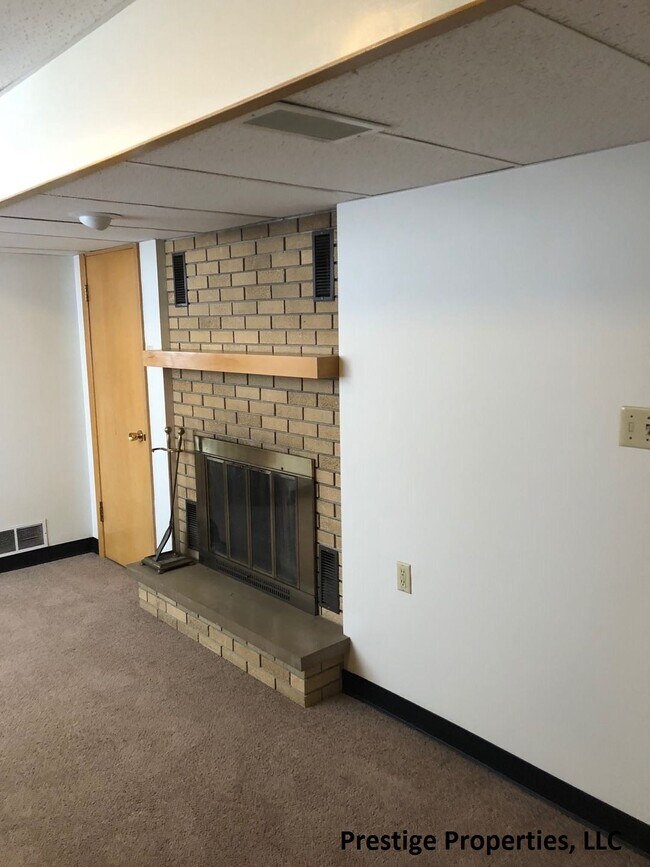 Building Photo - 314 N Clinton St