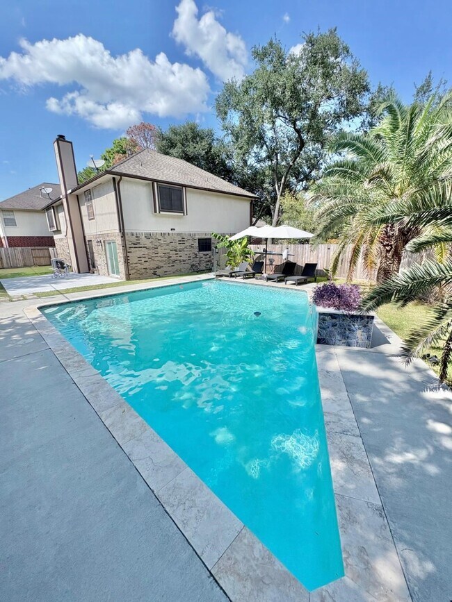 Foto del edificio - 8614 Canyon Pine Dr