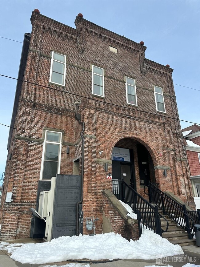 Building Photo - 234 1st St