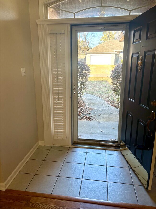 Foto del edificio - Beautiful Home in Desirable Cherry Creek | 3 Bed + Office | Fully Fenced Yard | Near Baker Elemen...