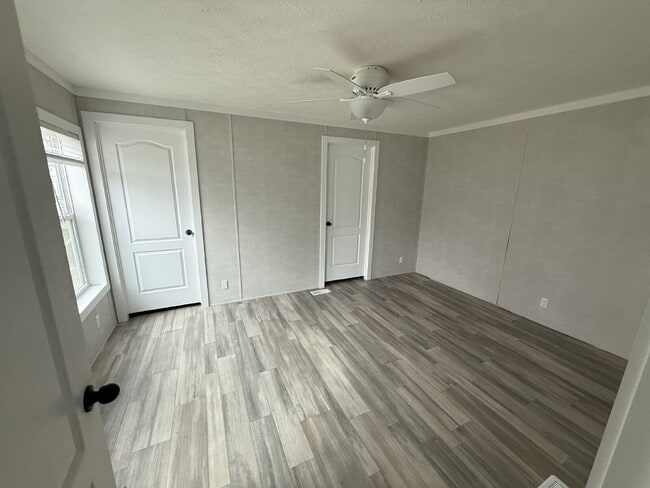 Foto del edificio - 430 N Crotty Ln