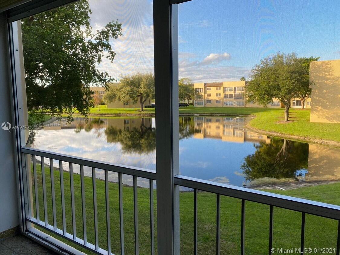 6091 NW 61st Ave Unit 204, Tamarac, FL 33319 Condo for Rent in