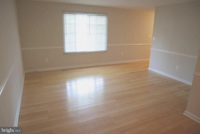 Foto del edificio - 1329 Crockett Ln