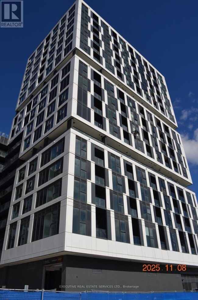 Building Photo - 1007 The Queensway