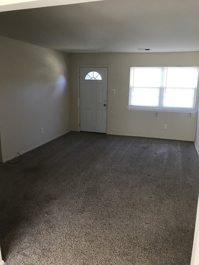 Foto del edificio - 58 Eaves Mill Rd