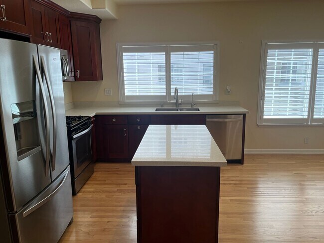 Foto del edificio - 7011 Silver Brook Ct