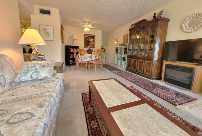 Building Photo - Charming 2BR Condo in Clearwater