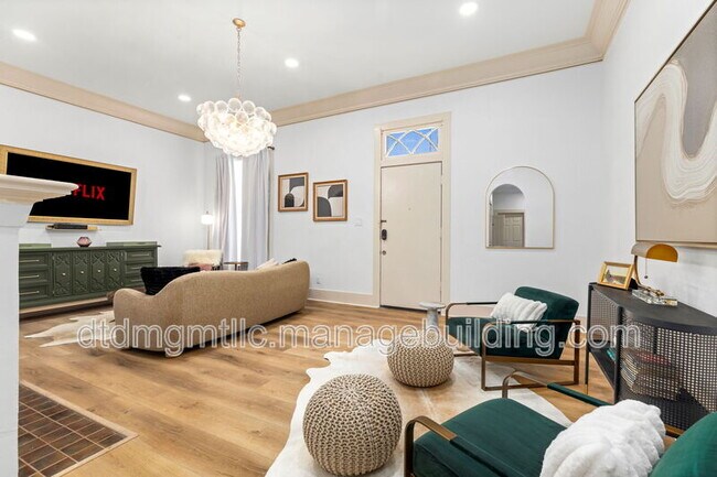 Building Photo - 110 E Craig Pl